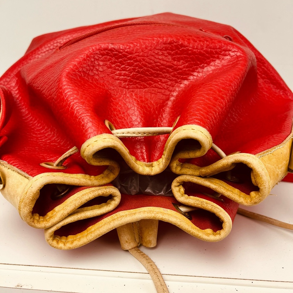 ❌SOLD❌ Vintage Red Textured Faux Leather Drawstring Bucket Bag - Picture 9 of 10